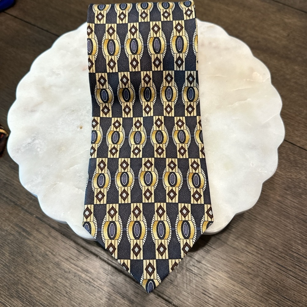Elegant Geometric Patterned Tie
